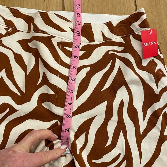 SPANX Women’s Zebra On The Go Ankle Animal Print Fitted Pants NEW Medium - Picture 7 of 15